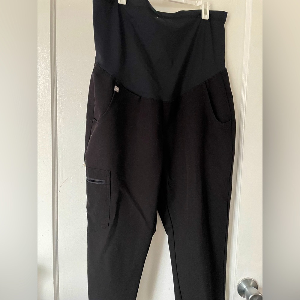 FIGS Women's Black Zamora™ Maternity - Jogger Scrub Pants - M / Black